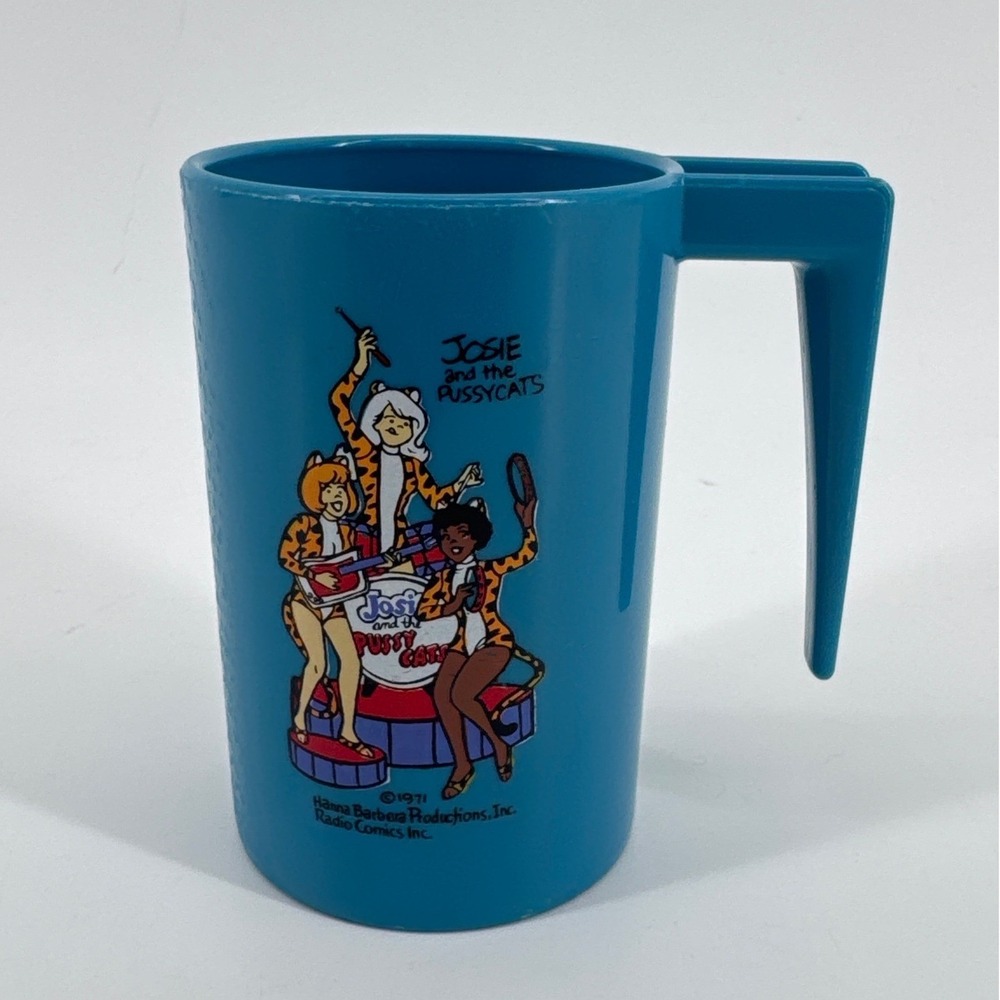 Hanna-Barbera Vintage 1971  Josie and the Pussycats  Blue Plastic Cup Retro Mug
